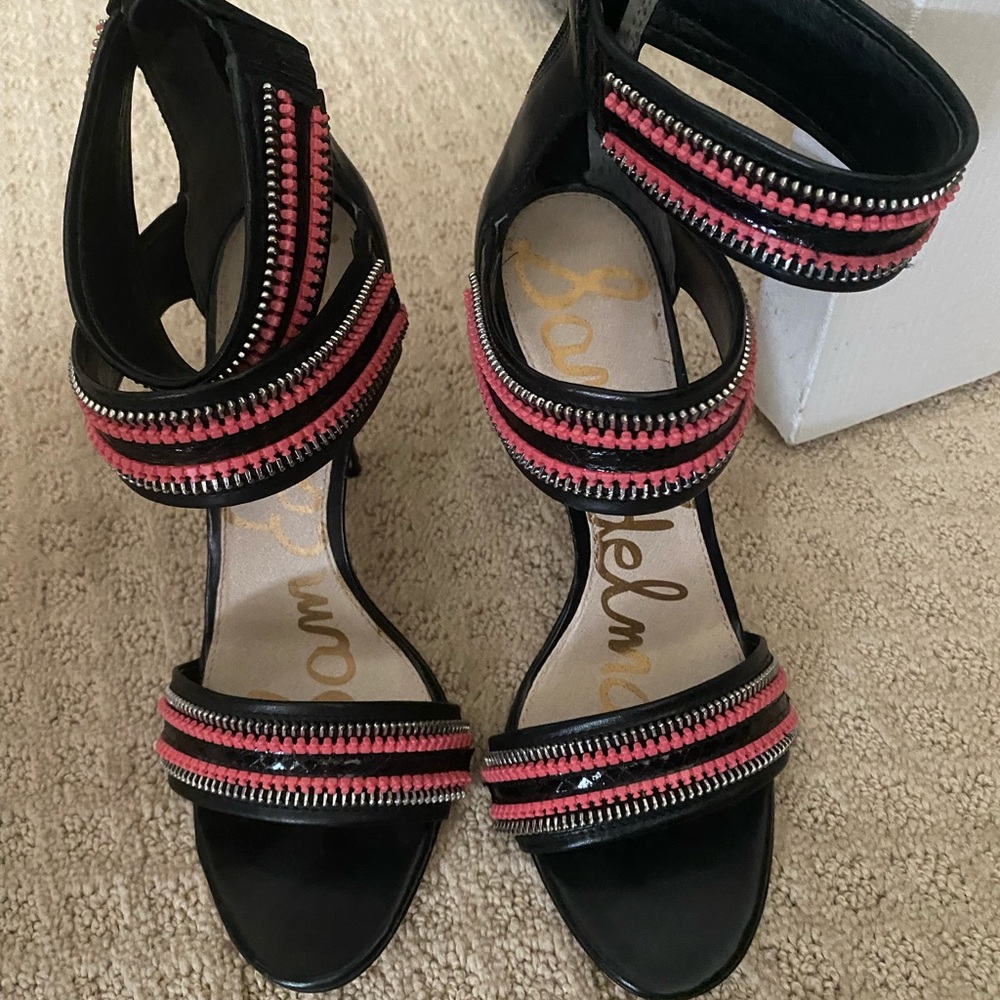 New never warn heel with cute zipper straps